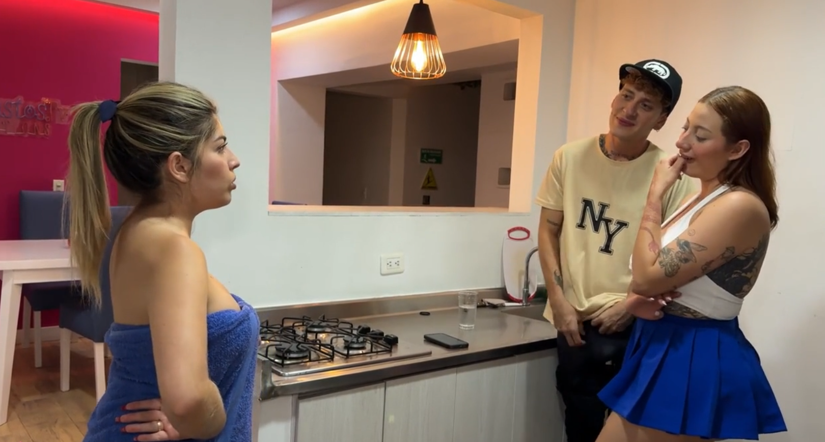 หนังโป๊เนื้อเรื่อง เมื่อเพื่อนแอบกินแฟน ก็เลยชวนกันรุมเลย ShairaPsychosex Catches Devil Khloee Fucking